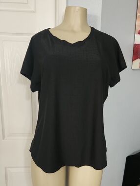Kirklands Black Short Sleeve V-Neck Tee Stretch